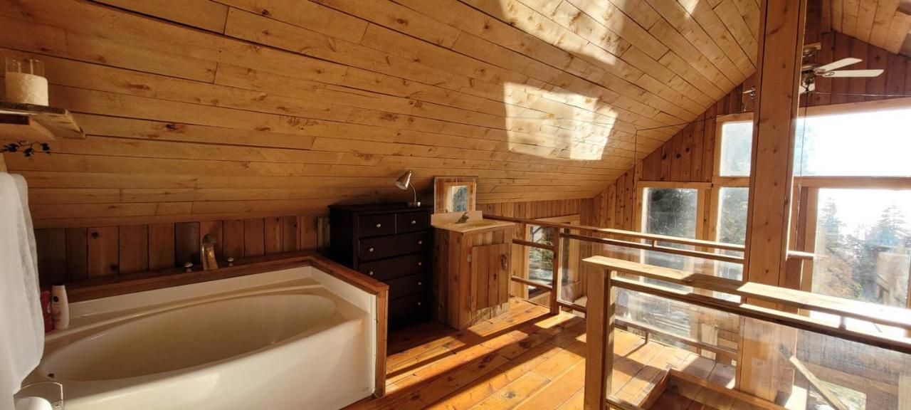 Ocean Views & Sunset Beach Cabin With Soaker Tub & Fire Pit Villa Powell River Exterior photo