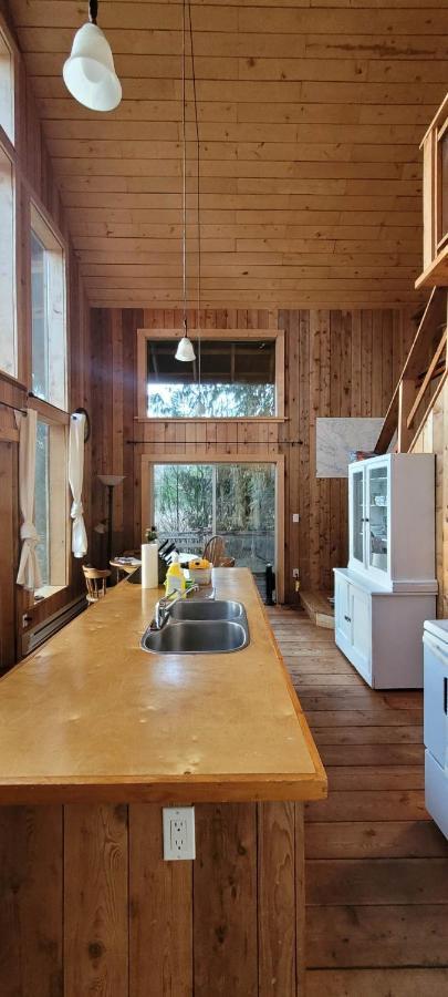 Ocean Views & Sunset Beach Cabin With Soaker Tub & Fire Pit Villa Powell River Exterior photo